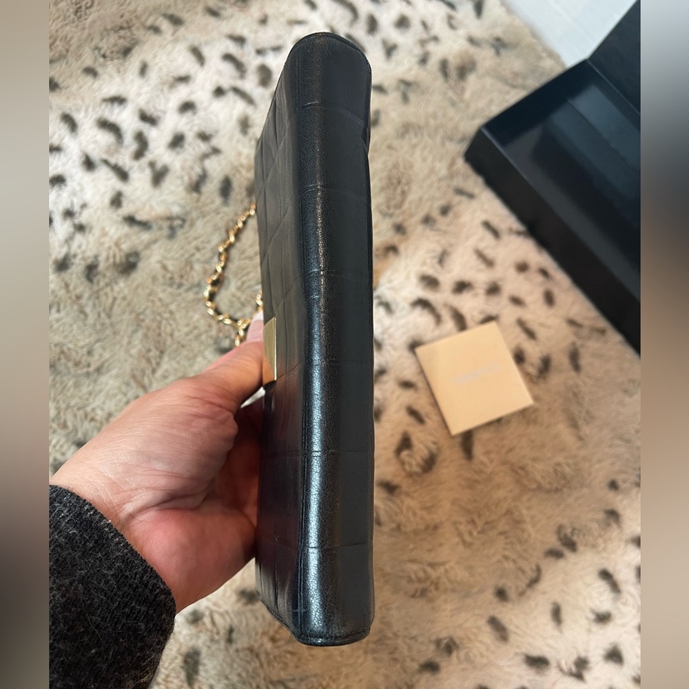 CHANEL Black and Gold Quilted Wallet - Picture 7 of 16